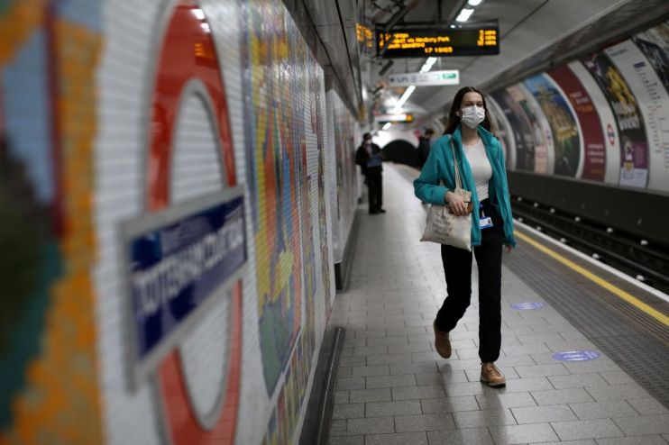 TOPSHOT-BRITAIN-HEALTH-VIRUS-TRANSPORT-TRAVEL