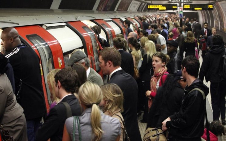 Londoners on the Central line at Bank station can now benefit from 4G and 5G obile coverage as part of a joint project to bring mobile coverage to the entire Tube network.