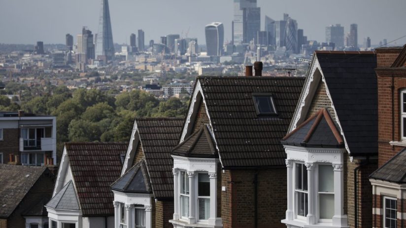 Average house prices in June flatlined in the UK