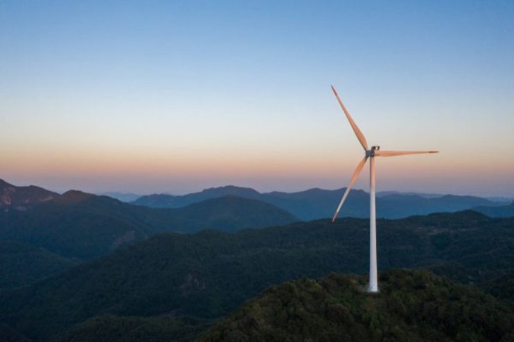 Grid connections for businesses delivering clean energy are to be prioritised, ministers have said.