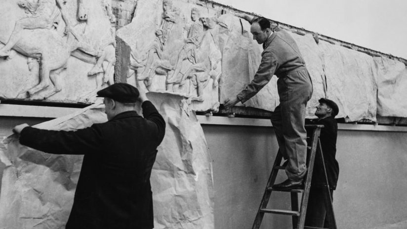 Workmen install the Elgin Marbles at the British Museum, London, May 25th 1949. (Photo by George Konig/Keystone Features/Hulton Archive/Getty Images)