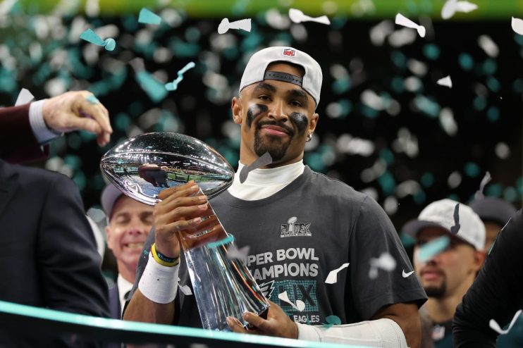 The NFL is set to buy a minority stake in ESPN as the media giant takes control of American football&rsquo;s NFL Network assets.