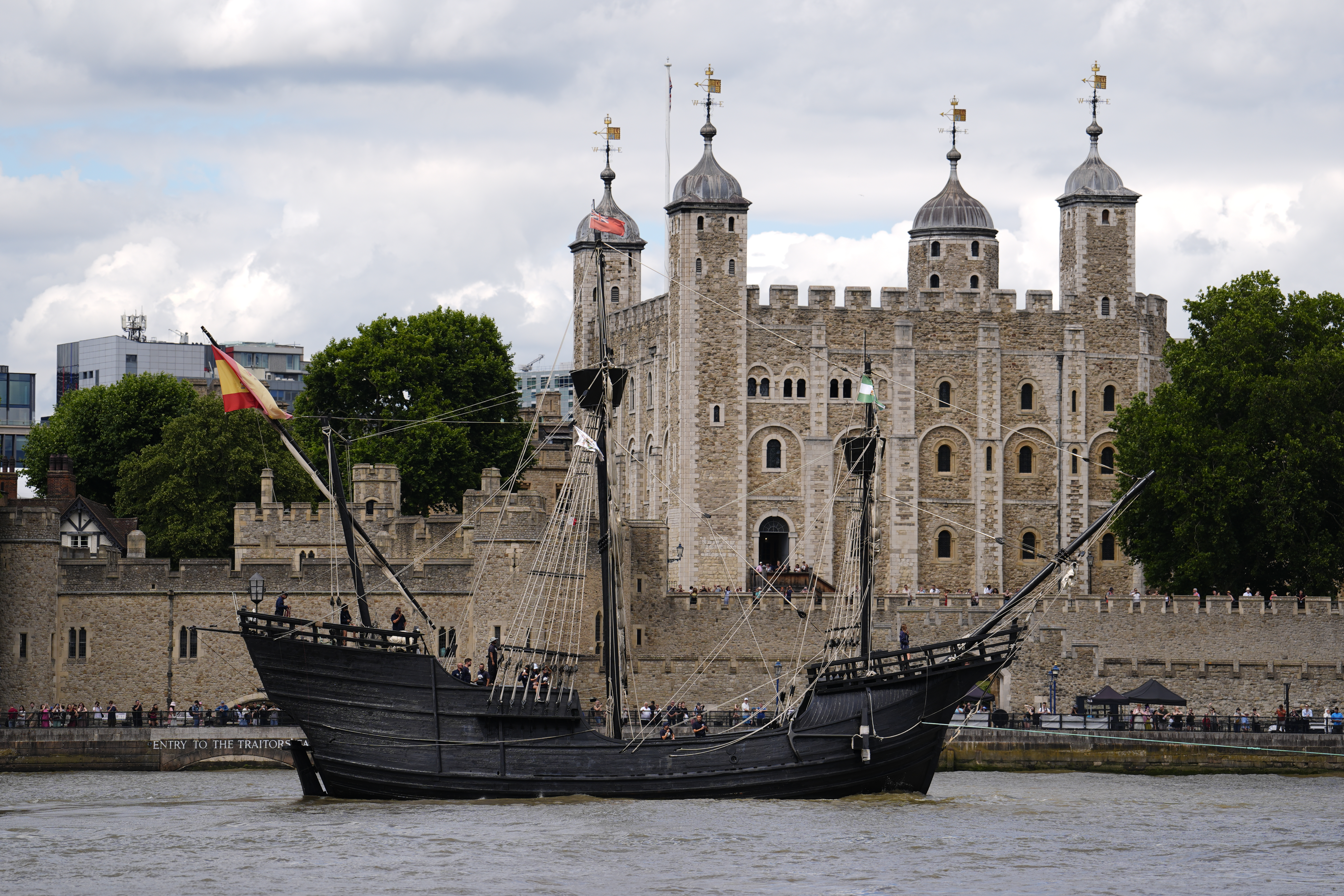 Tower of London curbs on skyscrapers 'will cost City £1.2bn'